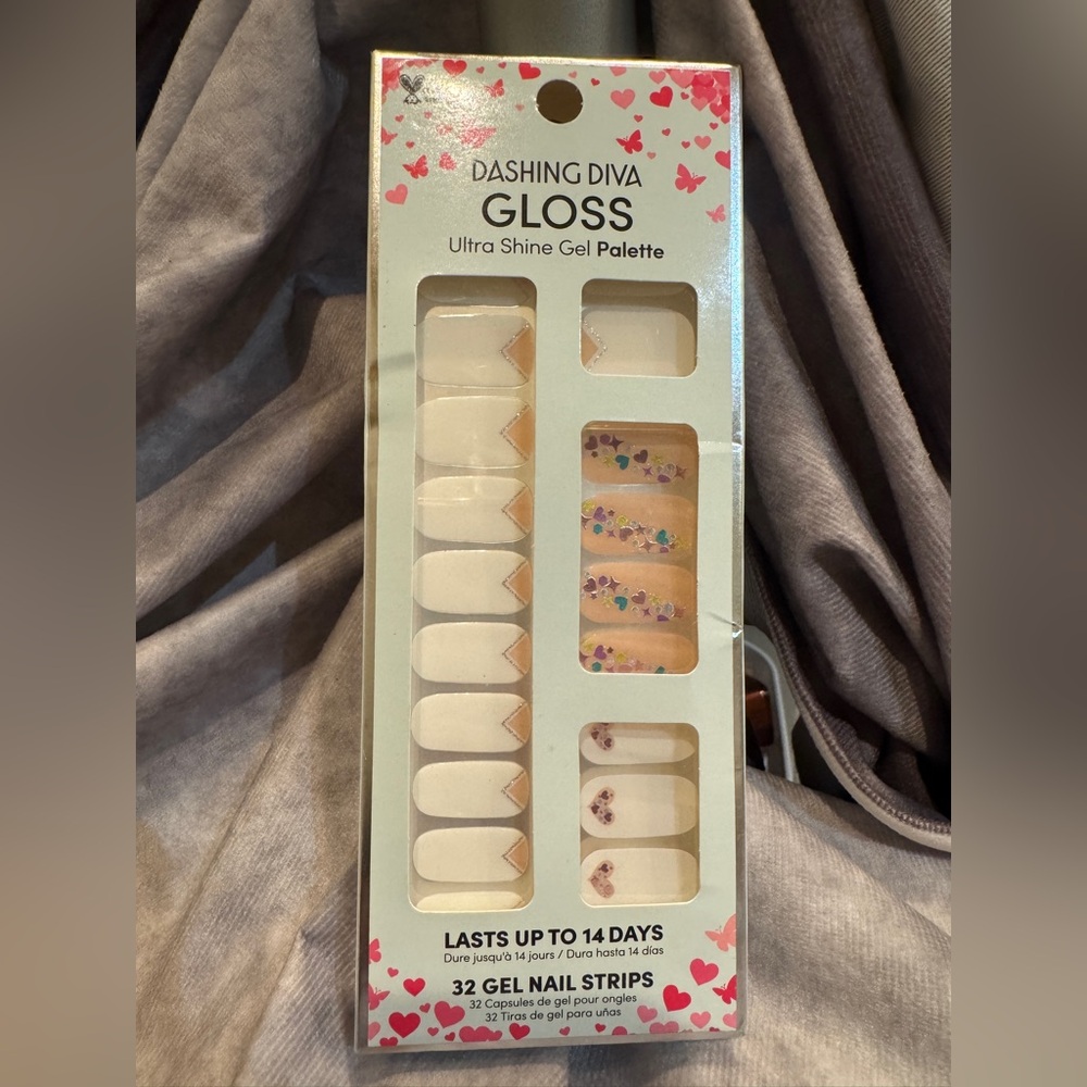 Dashing Diva Gloss Ultra Shine Gel Nail Strips — Cream with Floral‎ Accents